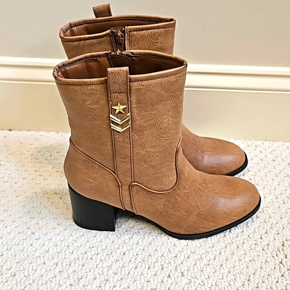NWOT Rampage Heron Boots